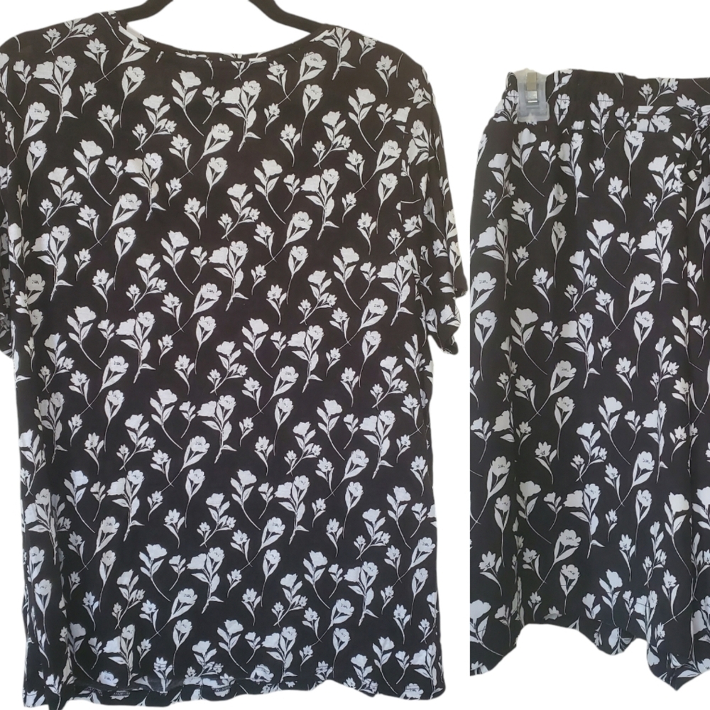Simply Vera Vera Wang Womens 1X Floral Modern Tee and Shorts Lounge Set Black